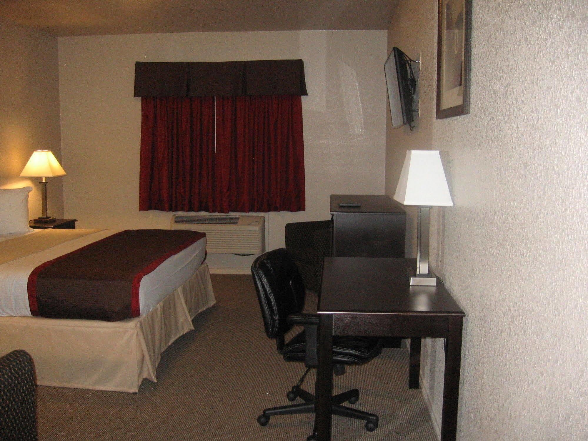 Premium Inn And Suites Килийн Екстериор снимка